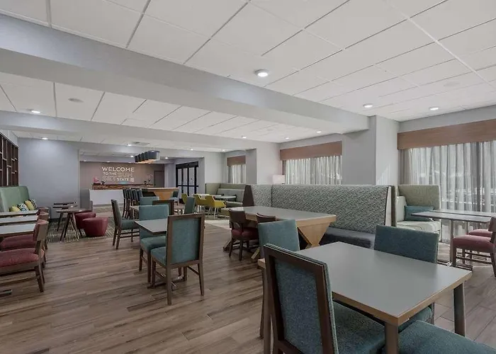 Hotel Hampton By Hilton Williams