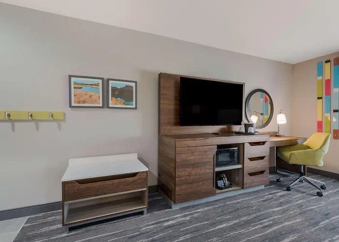 Hampton By Hilton Hotel Williams